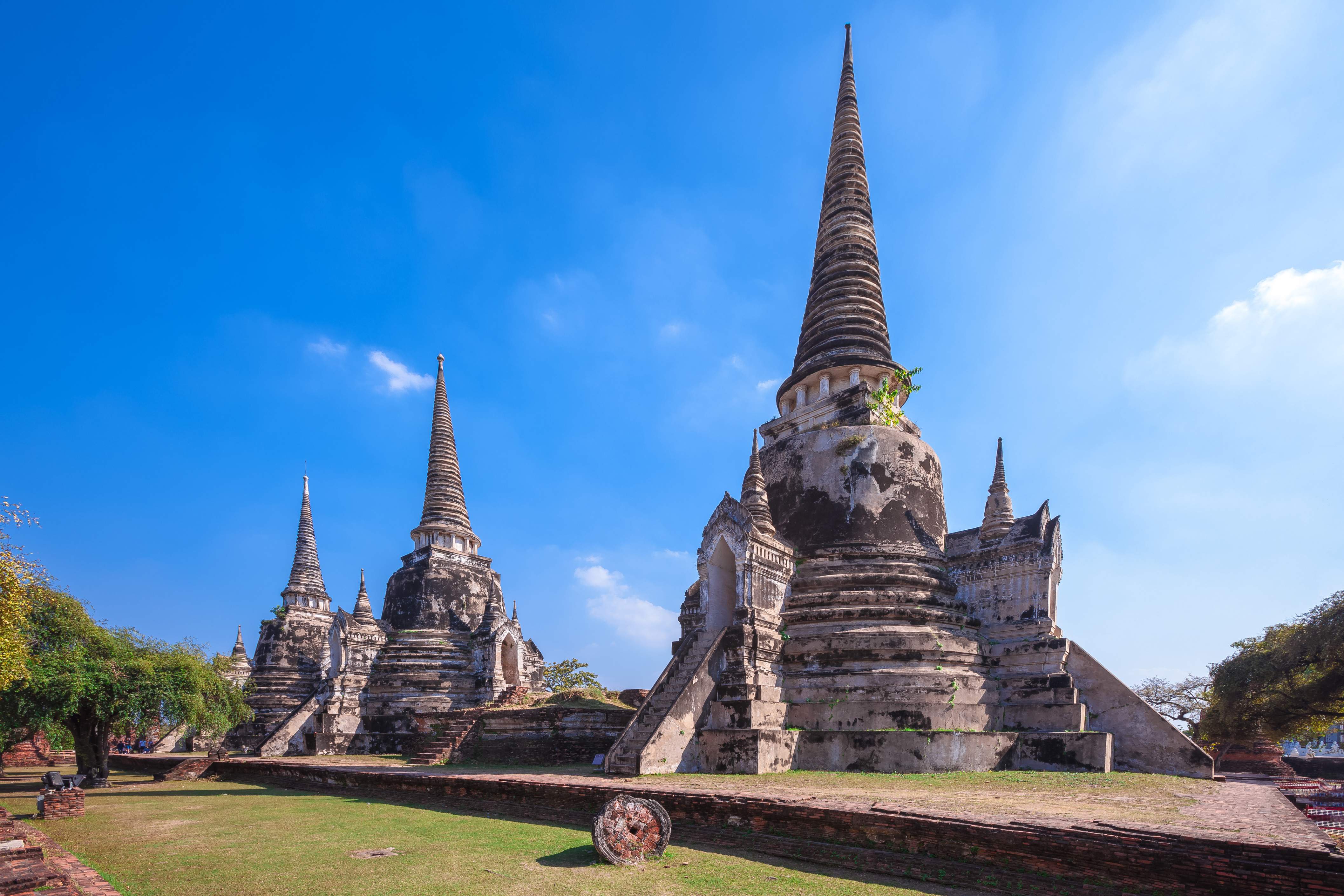 왓 프라 시 산펫 (Wat Phra Si Sanphet) - 왕실 사원의 위용
